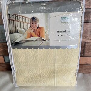 New Vintage 1997 Martha Stewart Matelasse  Light Yellow Coverlet  Full - 78"x88"